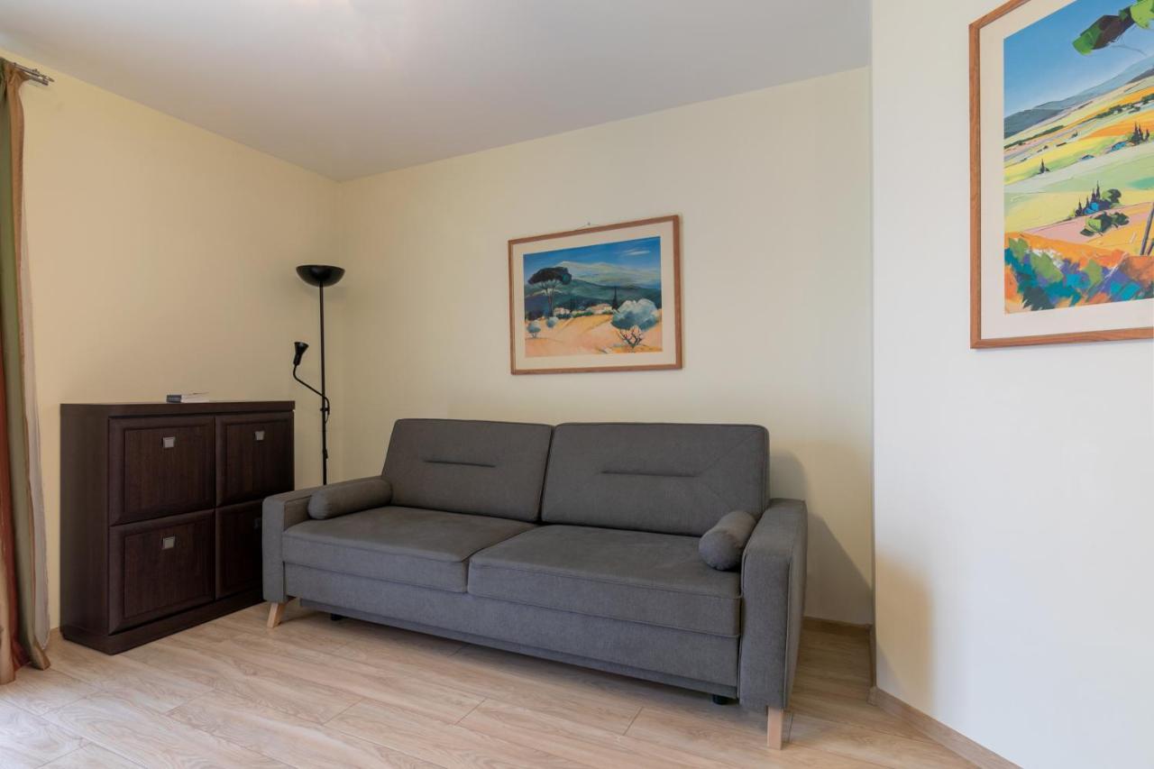 Triapart Amber Vii Apartment